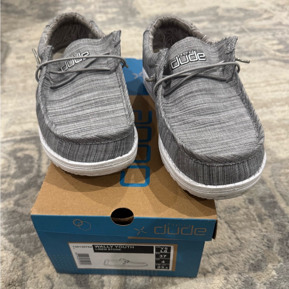 Hey Dude (Youth Size 5)